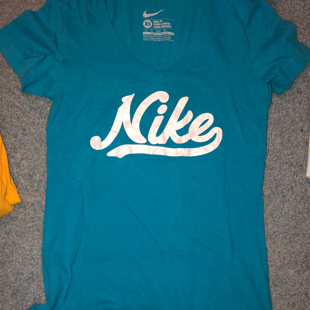 Women’s Nike V-neck T-shirt